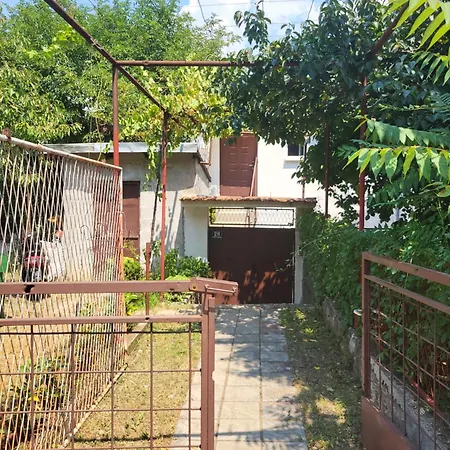 Anis * 莫斯塔尔